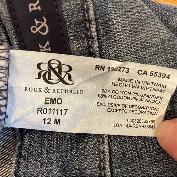 Rock & Republic Cropped Distressed Jeans - Picture 10 of 10